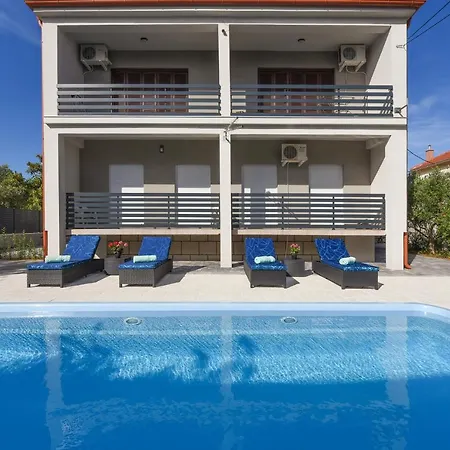 Endless Summer House Barbara