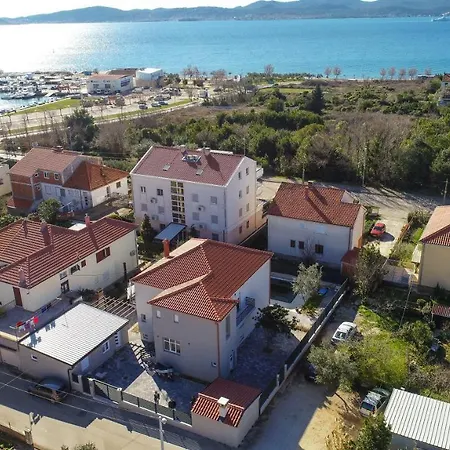 Endless Summer House Barbara Zadar